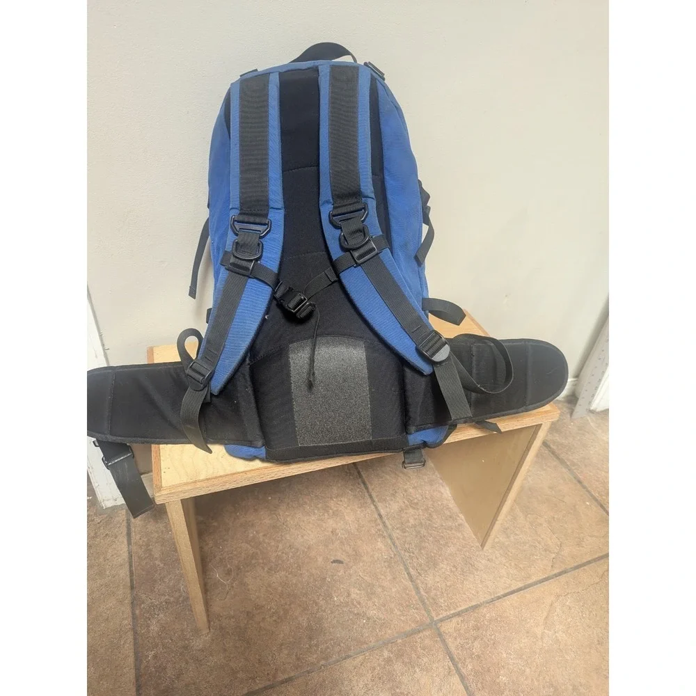 Eagle Creek Travel Backpack Blue Black Carry On Daypack Hiking Waist Belt Value